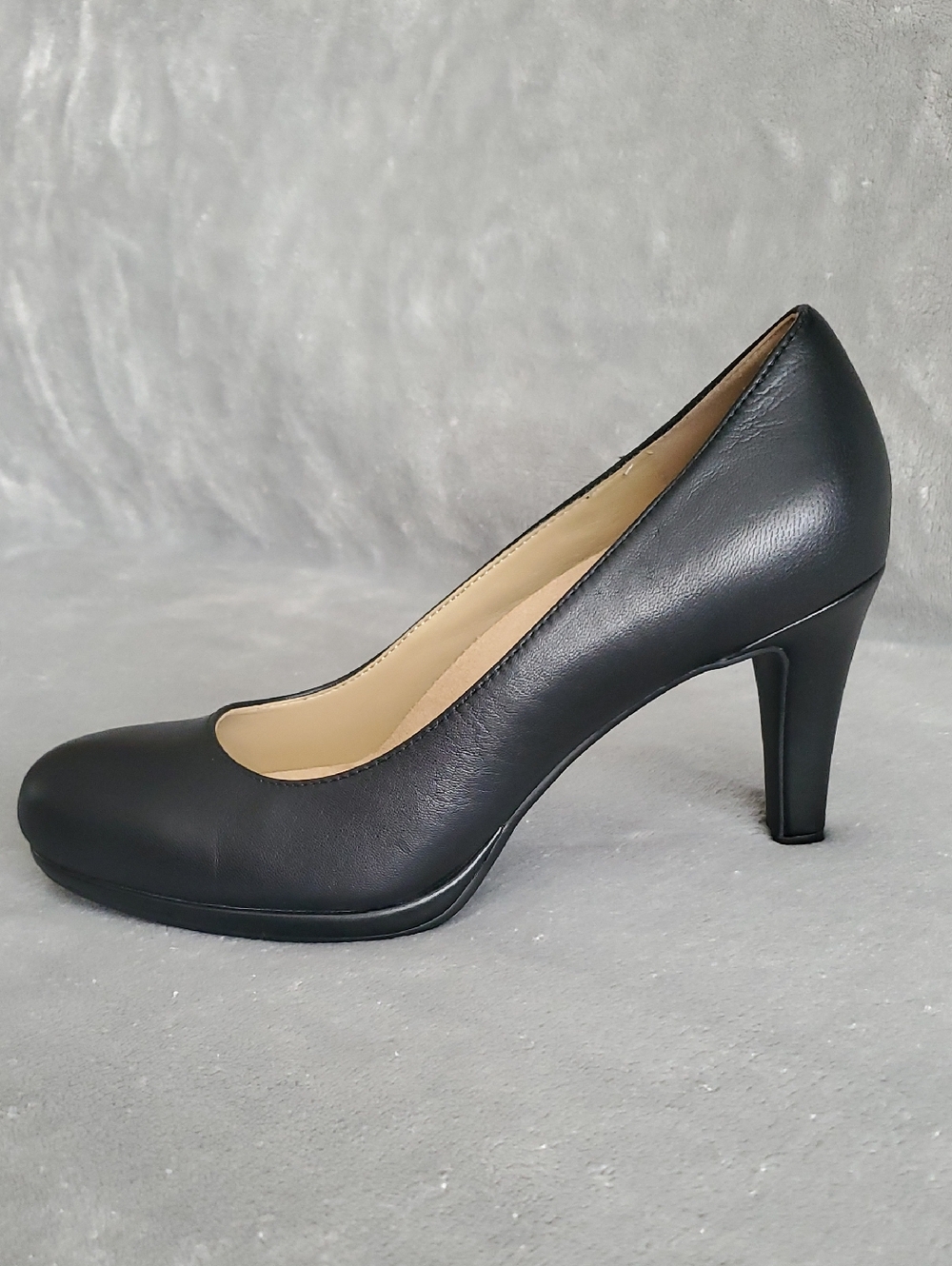 NATURALIZER Michelle Black Leather Classic Pump SIZE: 7W